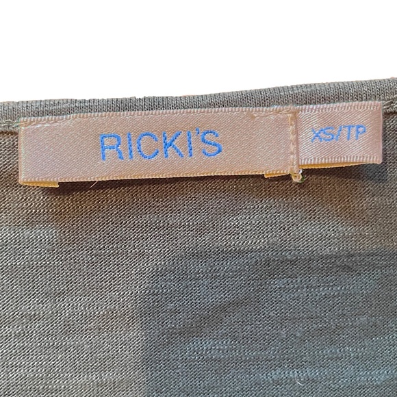 EUC Ricki's Sleeveless T-Shirt with Feather Print in Teal Size XS - Picture 2 of 3